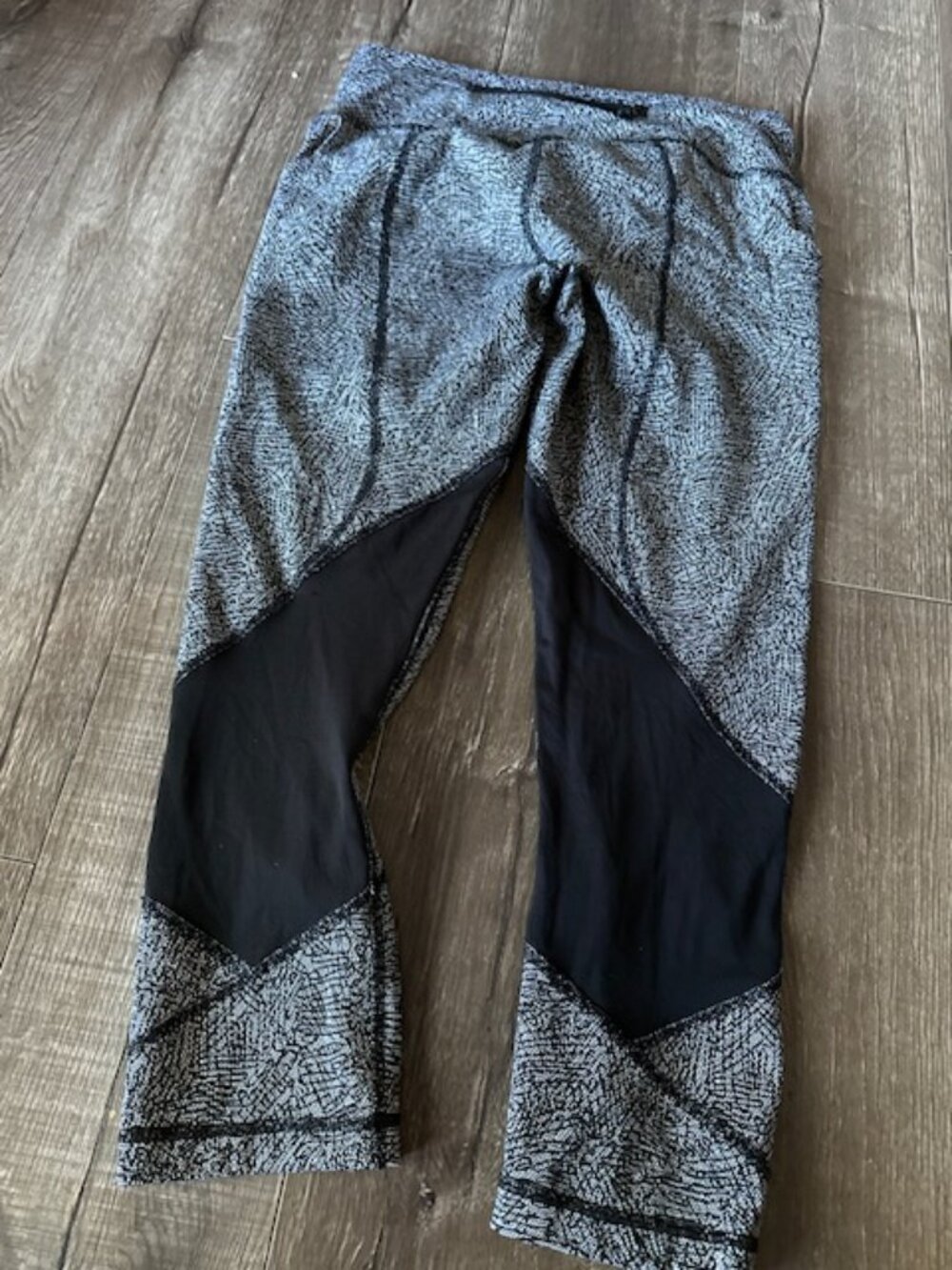 Lululemon size 6 crops